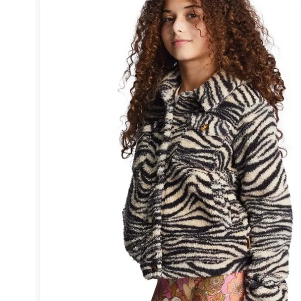 Billabong girls off-track fluffy zebra grafton buttons faux fur jacket size L/12 - Picture 6 of 7